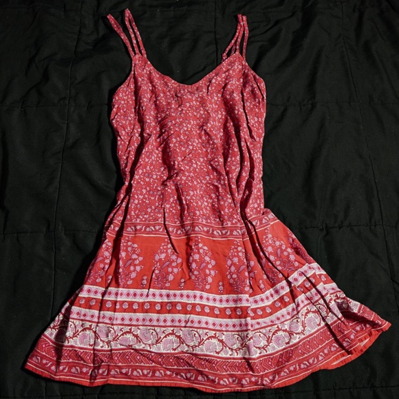 American Eagle Red Patterned Dress - Picture 1 of 3